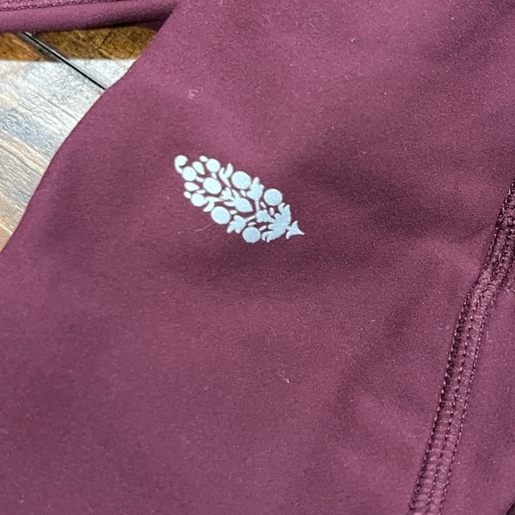 Free People Purple High-Waist Leggings for Comfort and Style - Picture 3 of 3